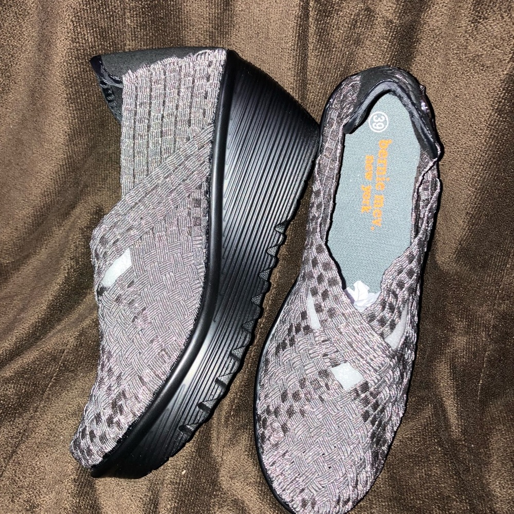 bernie mev. Women's Shimmering Gray Woven Wedges - Picture 3 of 5